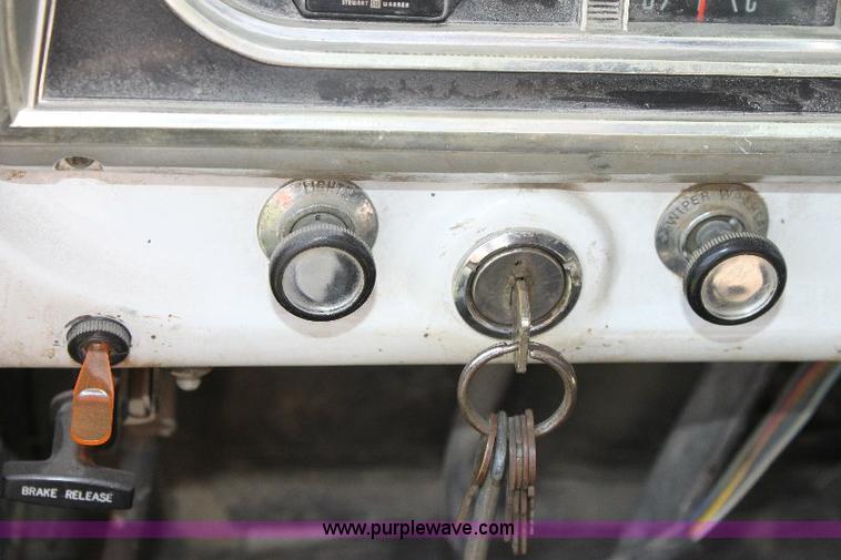 image for item A2556 1972 Ford F350 utility pickup bucket truck