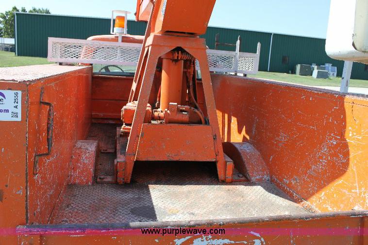 image for item A2556 1972 Ford F350 utility pickup bucket truck