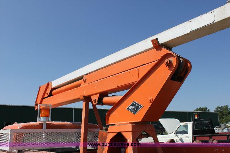 image for item A2556 1972 Ford F350 utility pickup bucket truck