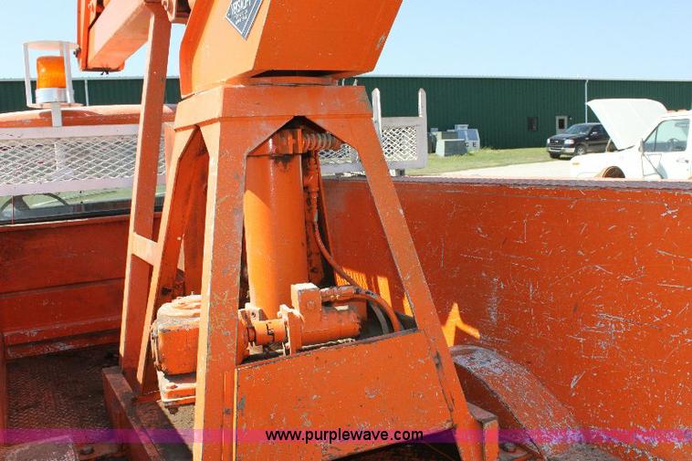 image for item A2556 1972 Ford F350 utility pickup bucket truck