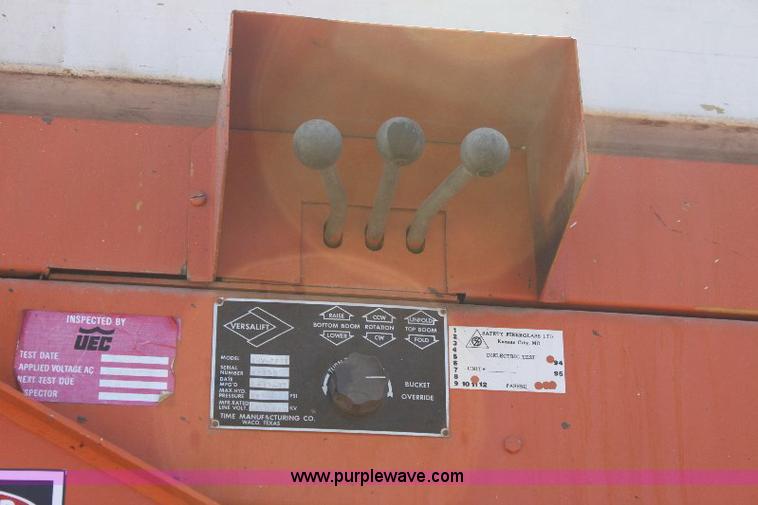 image for item A2556 1972 Ford F350 utility pickup bucket truck