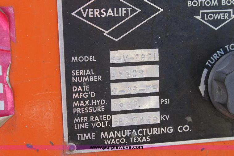 image for item A2556 1972 Ford F350 utility pickup bucket truck