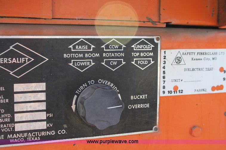 image for item A2556 1972 Ford F350 utility pickup bucket truck