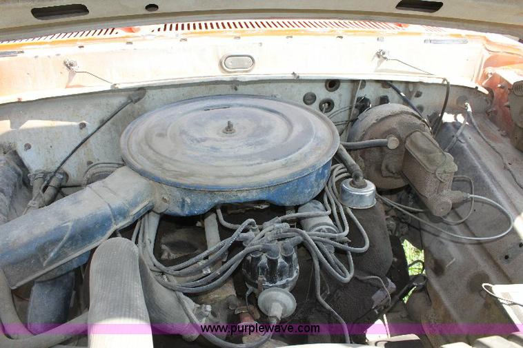 image for item A2556 1972 Ford F350 utility pickup bucket truck