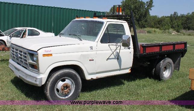 image for item A2558 1986 Ford F350 XL pickup truck