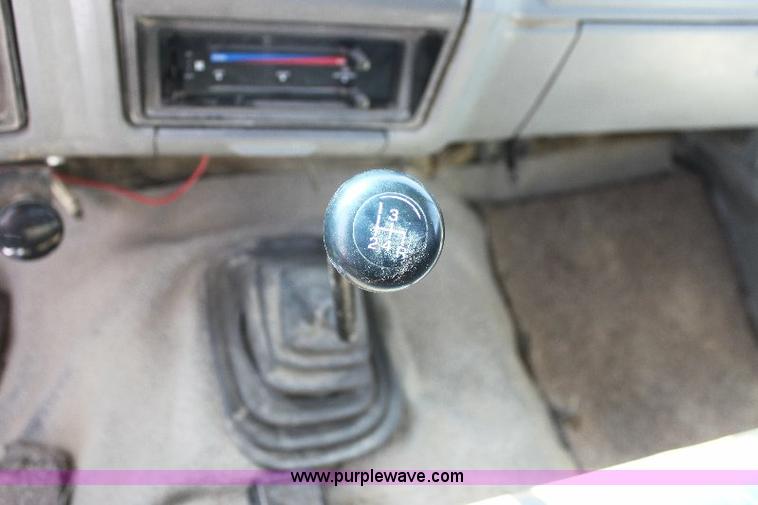 image for item A2558 1986 Ford F350 XL pickup truck