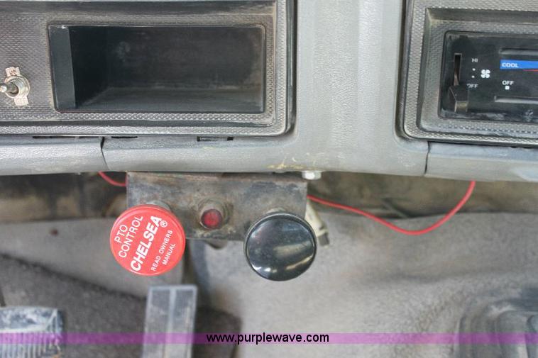 image for item A2558 1986 Ford F350 XL pickup truck