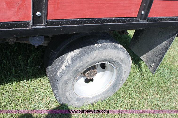 image for item A2558 1986 Ford F350 XL pickup truck