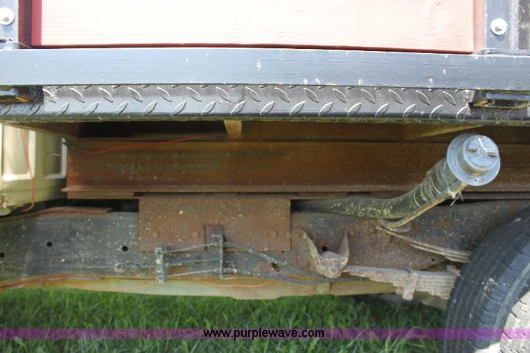 image for item A2558 1986 Ford F350 XL pickup truck