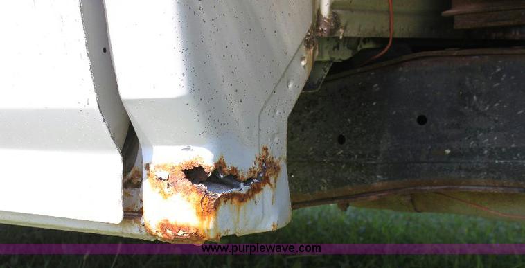 image for item A2558 1986 Ford F350 XL pickup truck