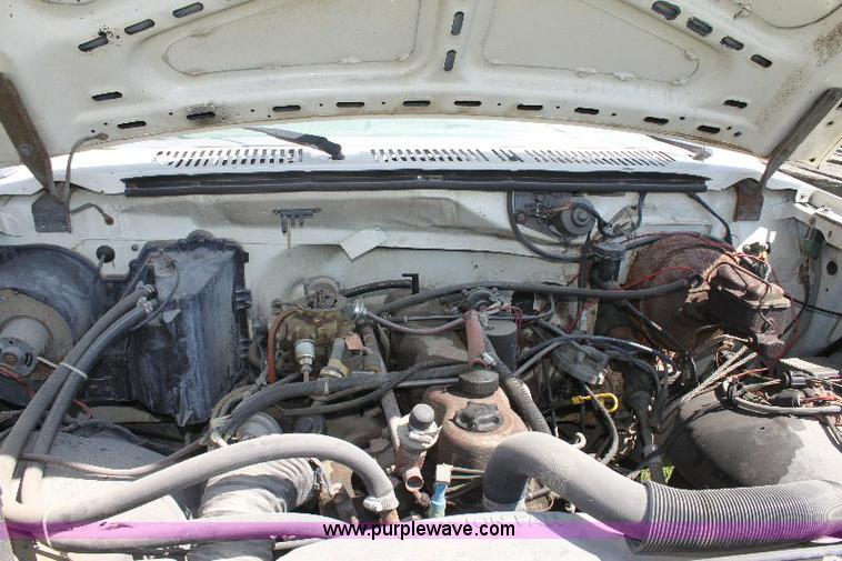 image for item A2558 1986 Ford F350 XL pickup truck