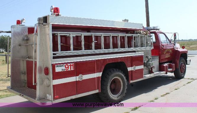 image for item A2569 1984 Ford F700 fire truck