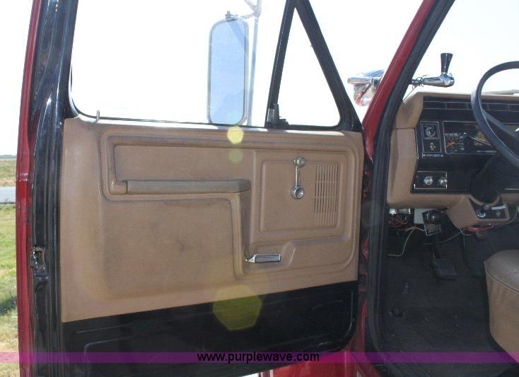 image for item A2569 1984 Ford F700 fire truck