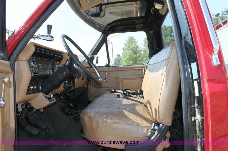 image for item A2569 1984 Ford F700 fire truck