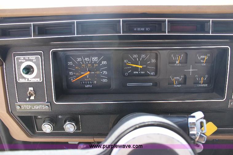 image for item A2569 1984 Ford F700 fire truck