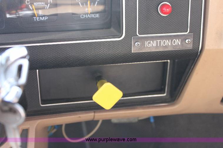 image for item A2569 1984 Ford F700 fire truck