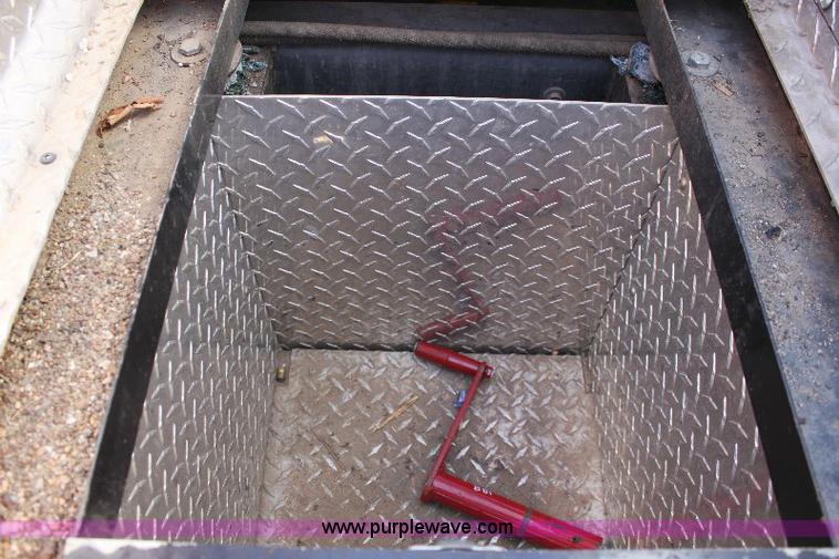 image for item A2569 1984 Ford F700 fire truck