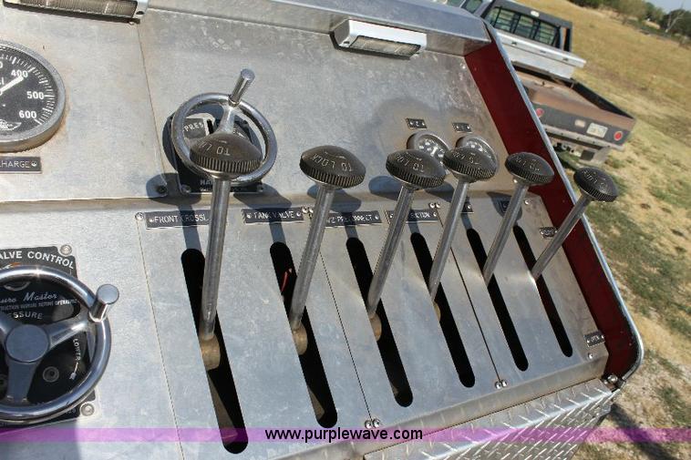 image for item A2569 1984 Ford F700 fire truck