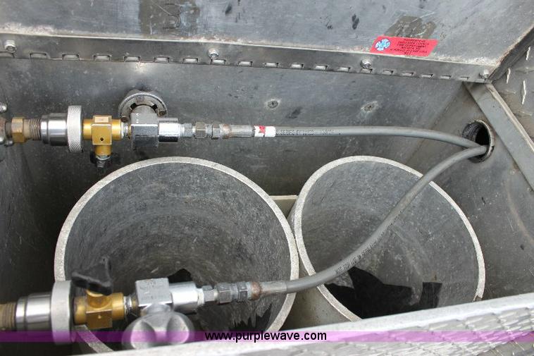 image for item A2574 1992 Chevrolet Kodiak SVI air and light truck