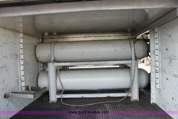 image for item A2574 1992 Chevrolet Kodiak SVI air and light truck