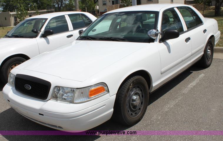 image for item A2578 2004 Ford Crown Victoria Police Interceptor