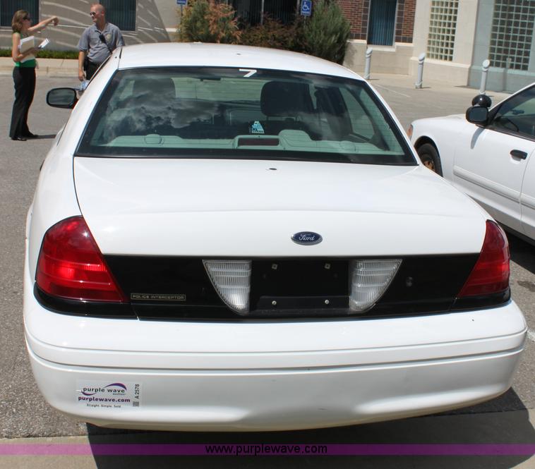 image for item A2578 2004 Ford Crown Victoria Police Interceptor