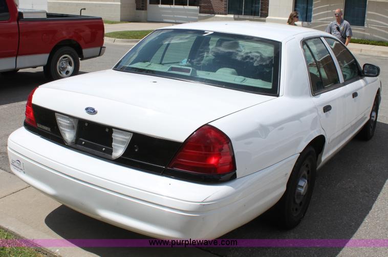 image for item A2578 2004 Ford Crown Victoria Police Interceptor