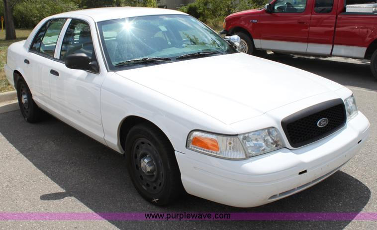 image for item A2578 2004 Ford Crown Victoria Police Interceptor