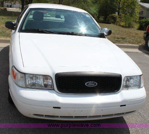 image for item A2578 2004 Ford Crown Victoria Police Interceptor