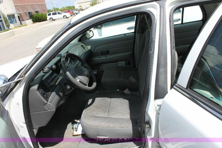 image for item A2578 2004 Ford Crown Victoria Police Interceptor