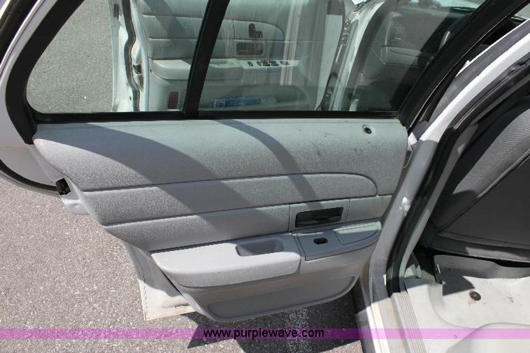image for item A2578 2004 Ford Crown Victoria Police Interceptor