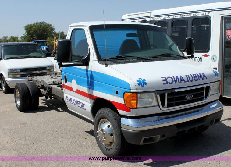 image for item A2586 2005 Ford E350 ambulance cab and chassis