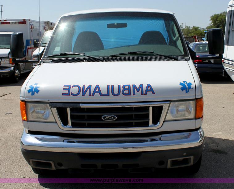 image for item A2586 2005 Ford E350 ambulance cab and chassis