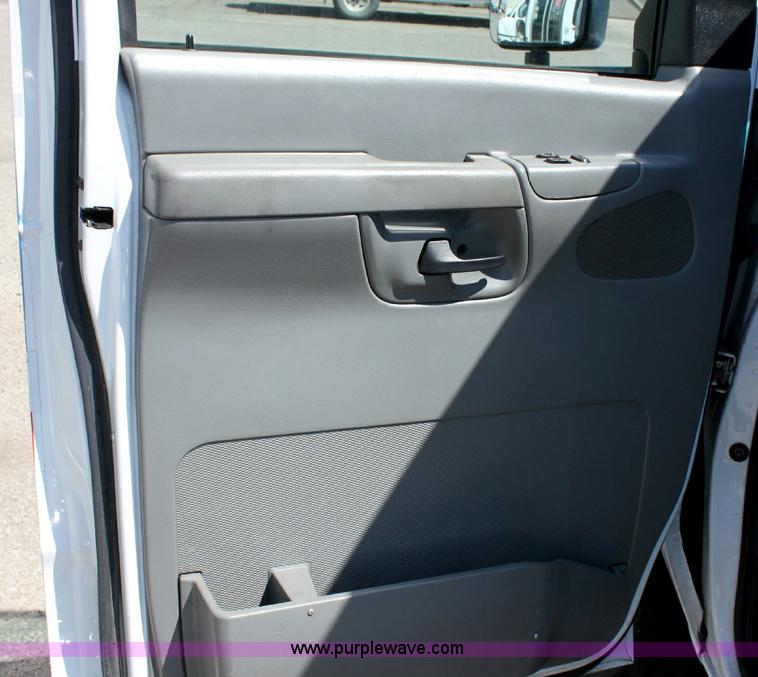 image for item A2586 2005 Ford E350 ambulance cab and chassis