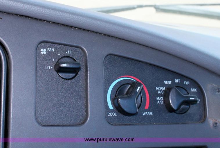 image for item A2586 2005 Ford E350 ambulance cab and chassis