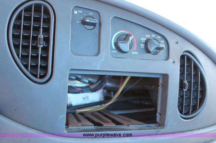 image for item A2586 2005 Ford E350 ambulance cab and chassis