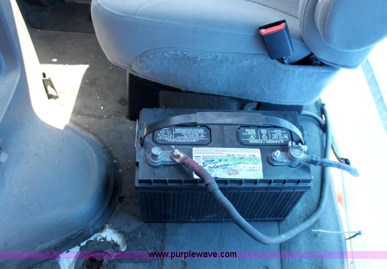 image for item A2586 2005 Ford E350 ambulance cab and chassis