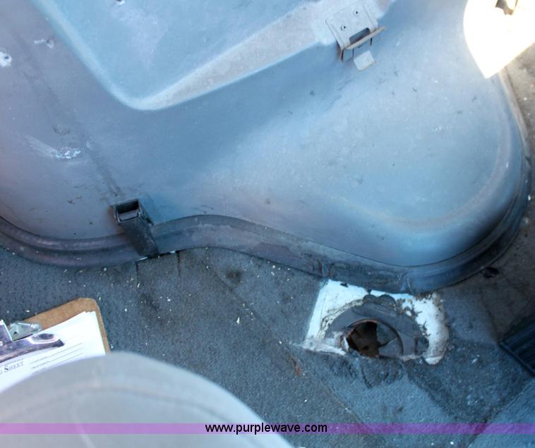 image for item A2586 2005 Ford E350 ambulance cab and chassis