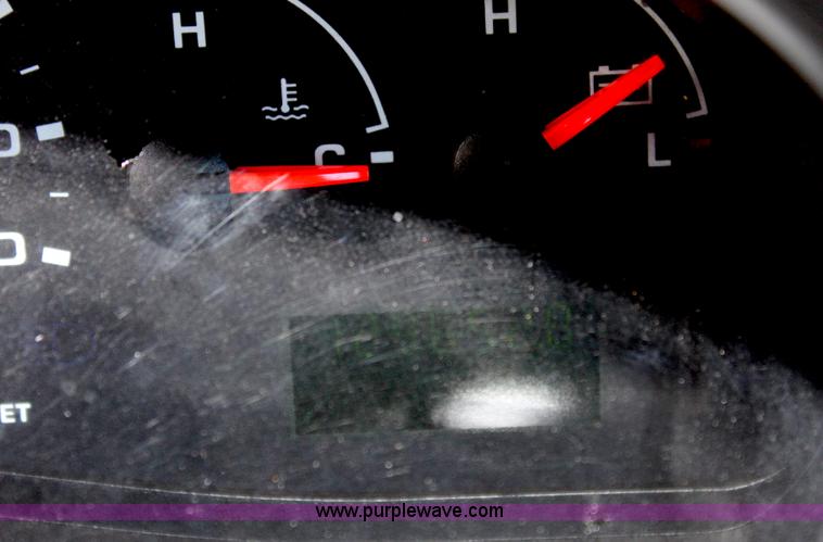 image for item A2586 2005 Ford E350 ambulance cab and chassis