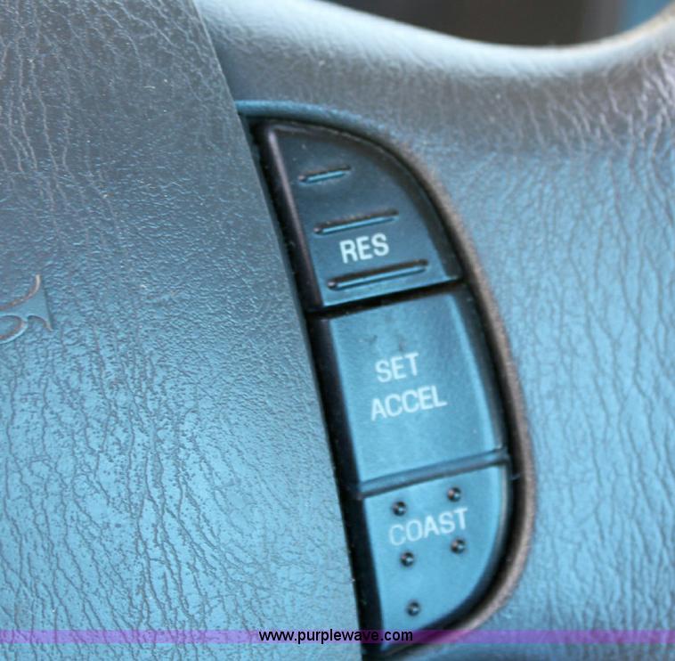 image for item A2586 2005 Ford E350 ambulance cab and chassis