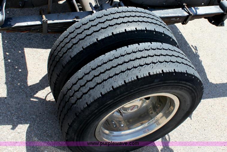 image for item A2586 2005 Ford E350 ambulance cab and chassis