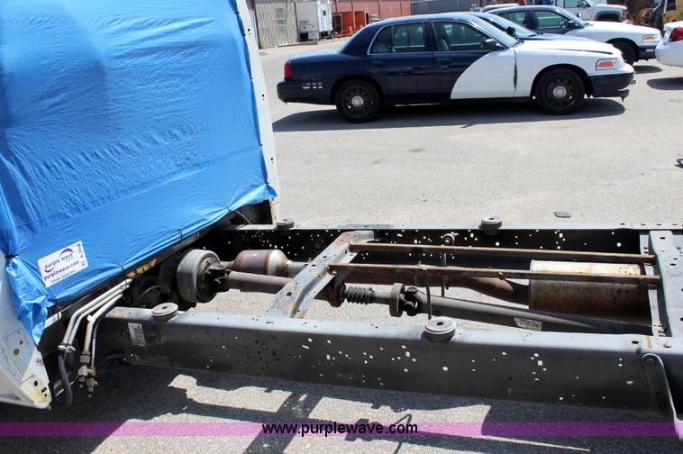 image for item A2586 2005 Ford E350 ambulance cab and chassis