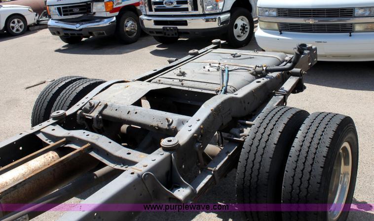 image for item A2586 2005 Ford E350 ambulance cab and chassis