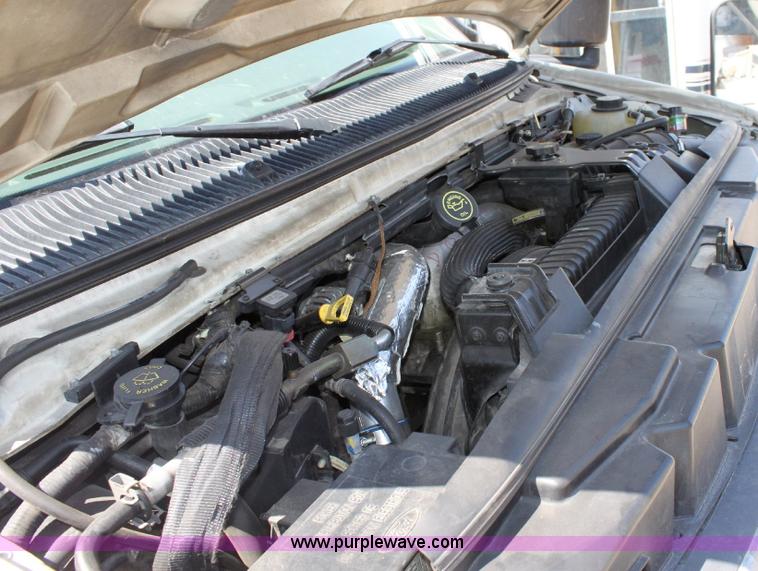 image for item A2586 2005 Ford E350 ambulance cab and chassis