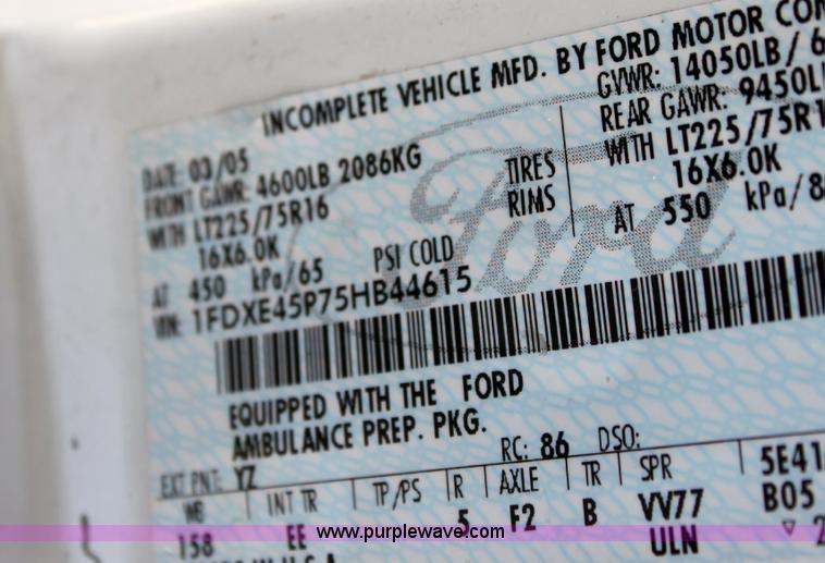 image for item A2586 2005 Ford E350 ambulance cab and chassis