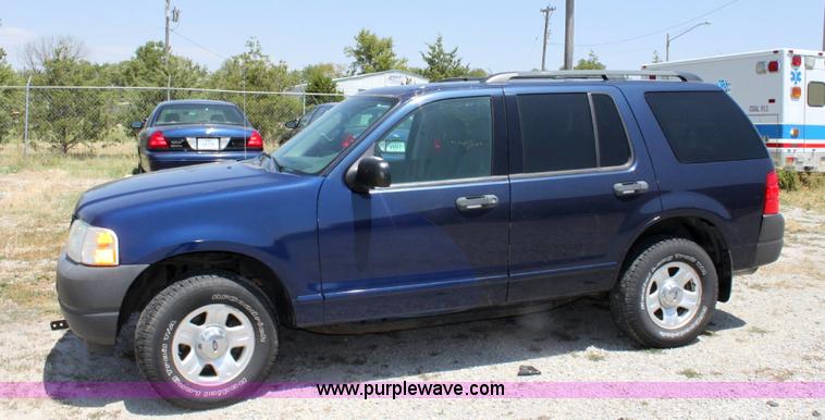 image for item A2588 2003 Ford Explorer XLS SUV
