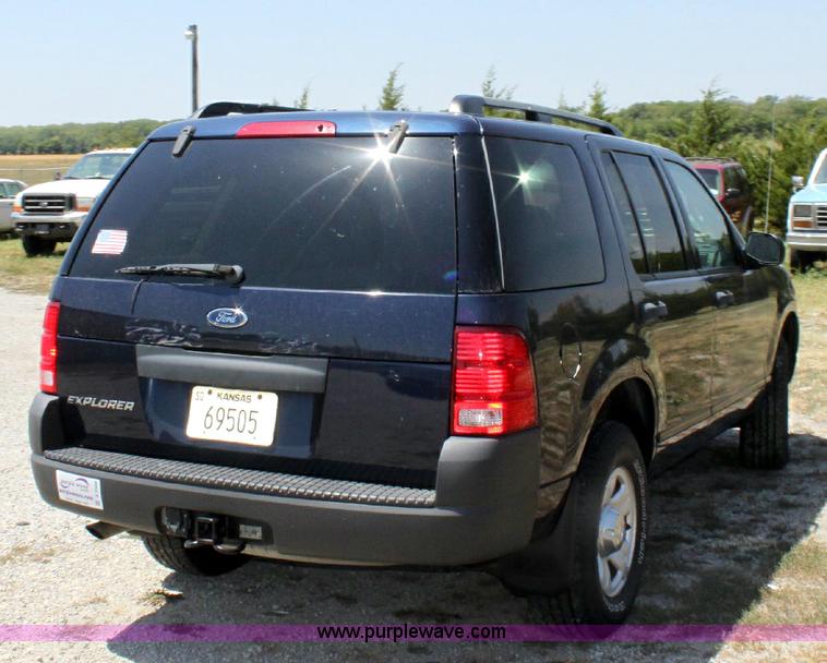 image for item A2588 2003 Ford Explorer XLS SUV