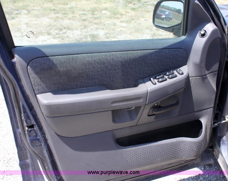 image for item A2588 2003 Ford Explorer XLS SUV