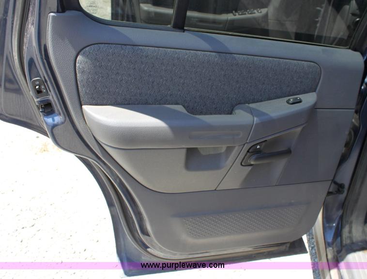 image for item A2588 2003 Ford Explorer XLS SUV