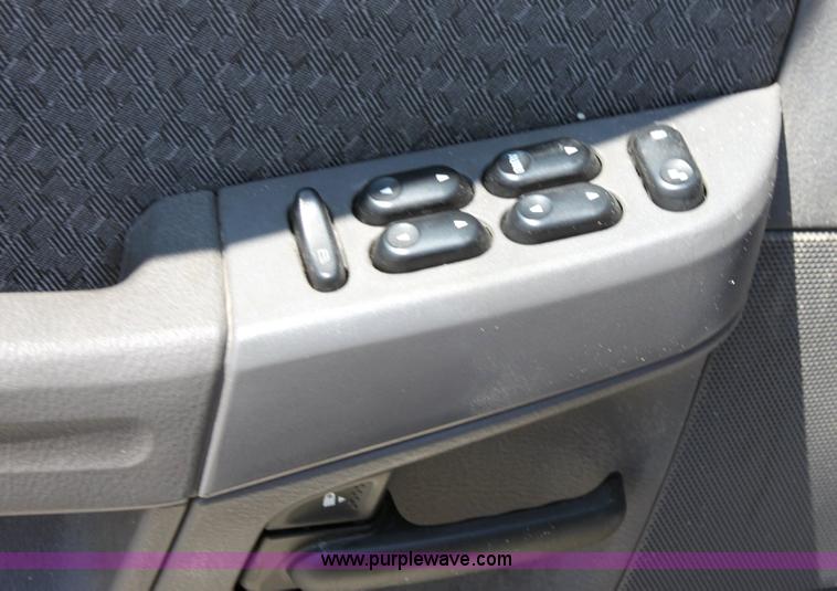 image for item A2588 2003 Ford Explorer XLS SUV